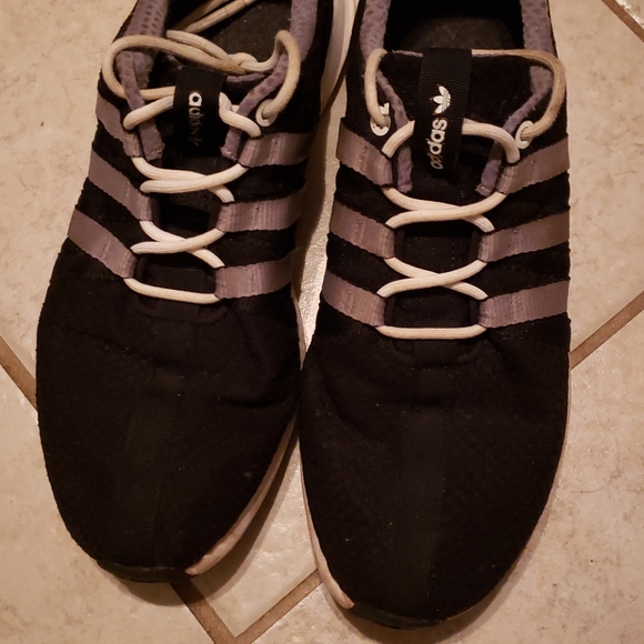 Sneakers - Picture 7 of 9